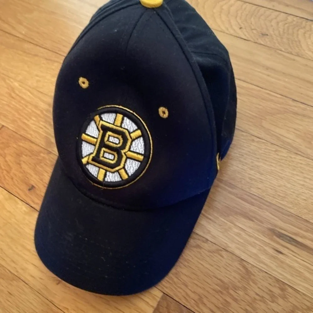 Bruins Official Team‎ Hat Zephyr Black Yellow Logo Fit L XL 27